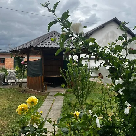 New Good And Cheap Дом отдыха Сараево